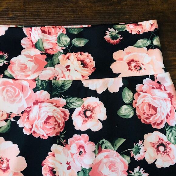 Silhouette NYC Womens Pencil Skirt 2X Black Rose Floral Print Moody Maximalist - Picture 6 of 7